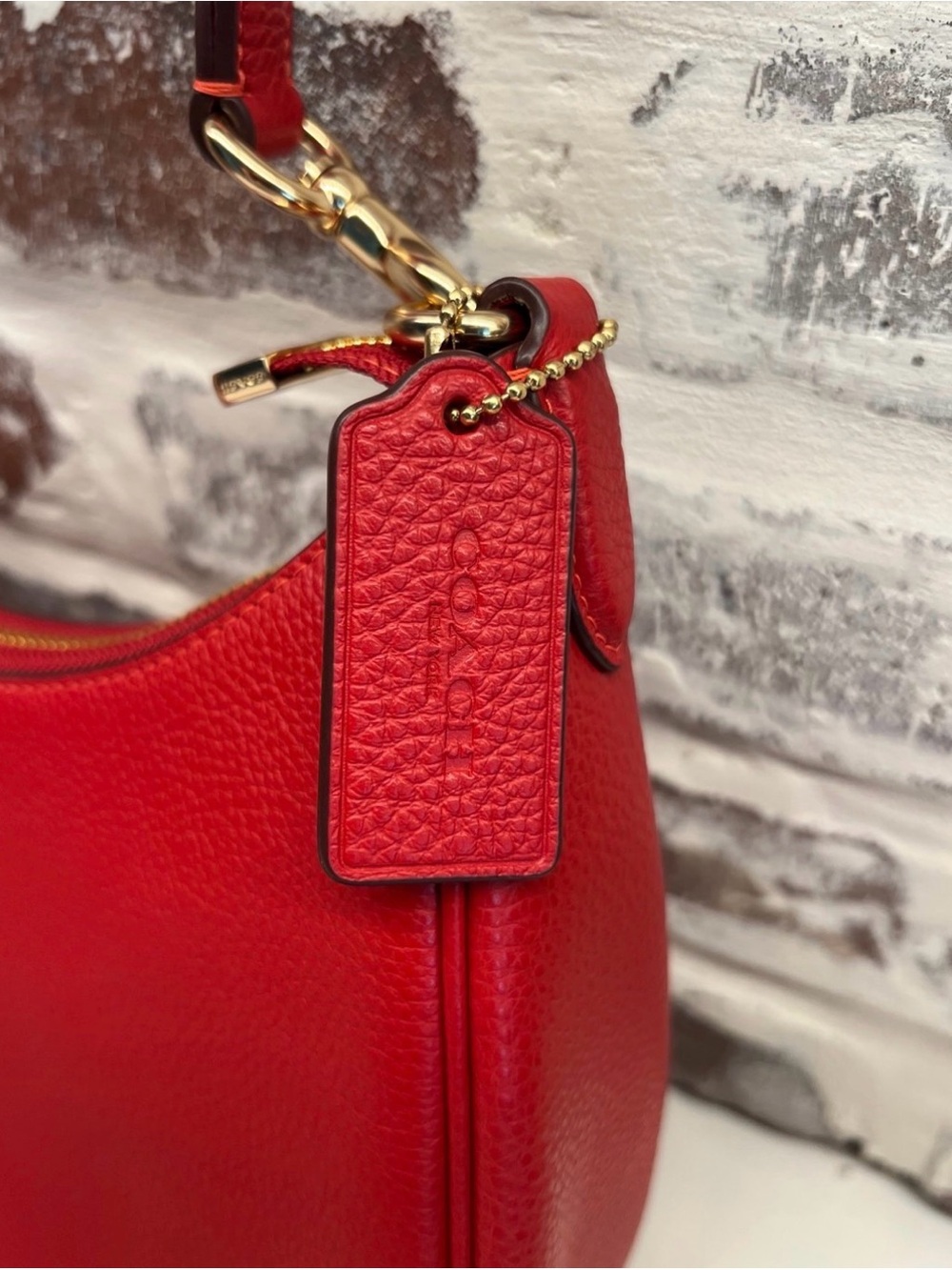 ❤️ New Coach Authentic Teri Hobo in Gold/Bold Red (Exclusive) - Picture 7 of 7